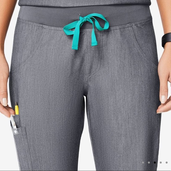 FIGS NWT KADE Grey Cargo Scrub Pants Nurse Doctor Scrubs Work Hospital - Picture 2 of 13